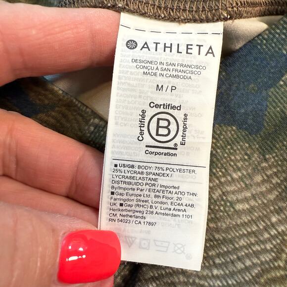 Women's Athleta Olive Green‎ Camo Cropped Leggings Size Medium - Picture 4 of 8
